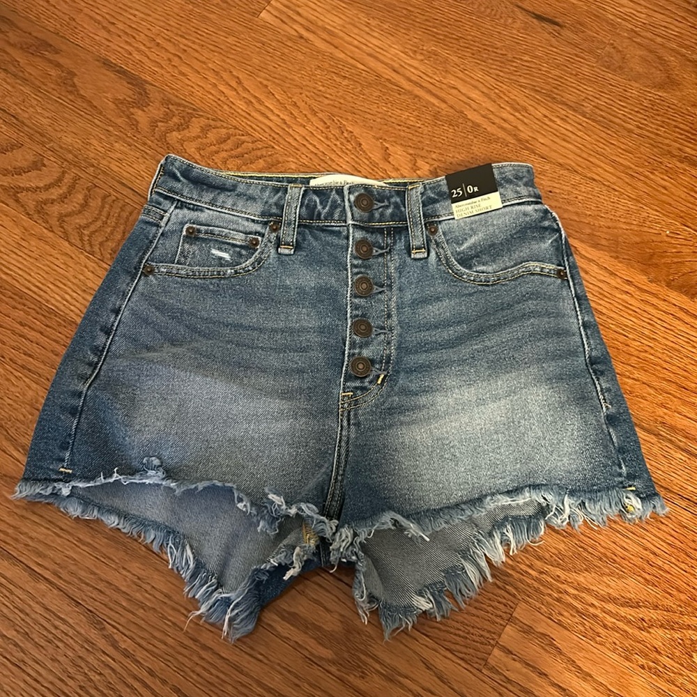 NWOT Abercrombie high rise denim shorts